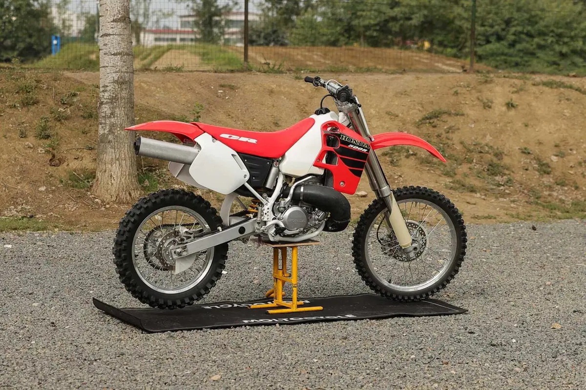 Honda CR500R 2001 TEST: la 2 tempi più spaventosa (e bella) di sempre! (11)