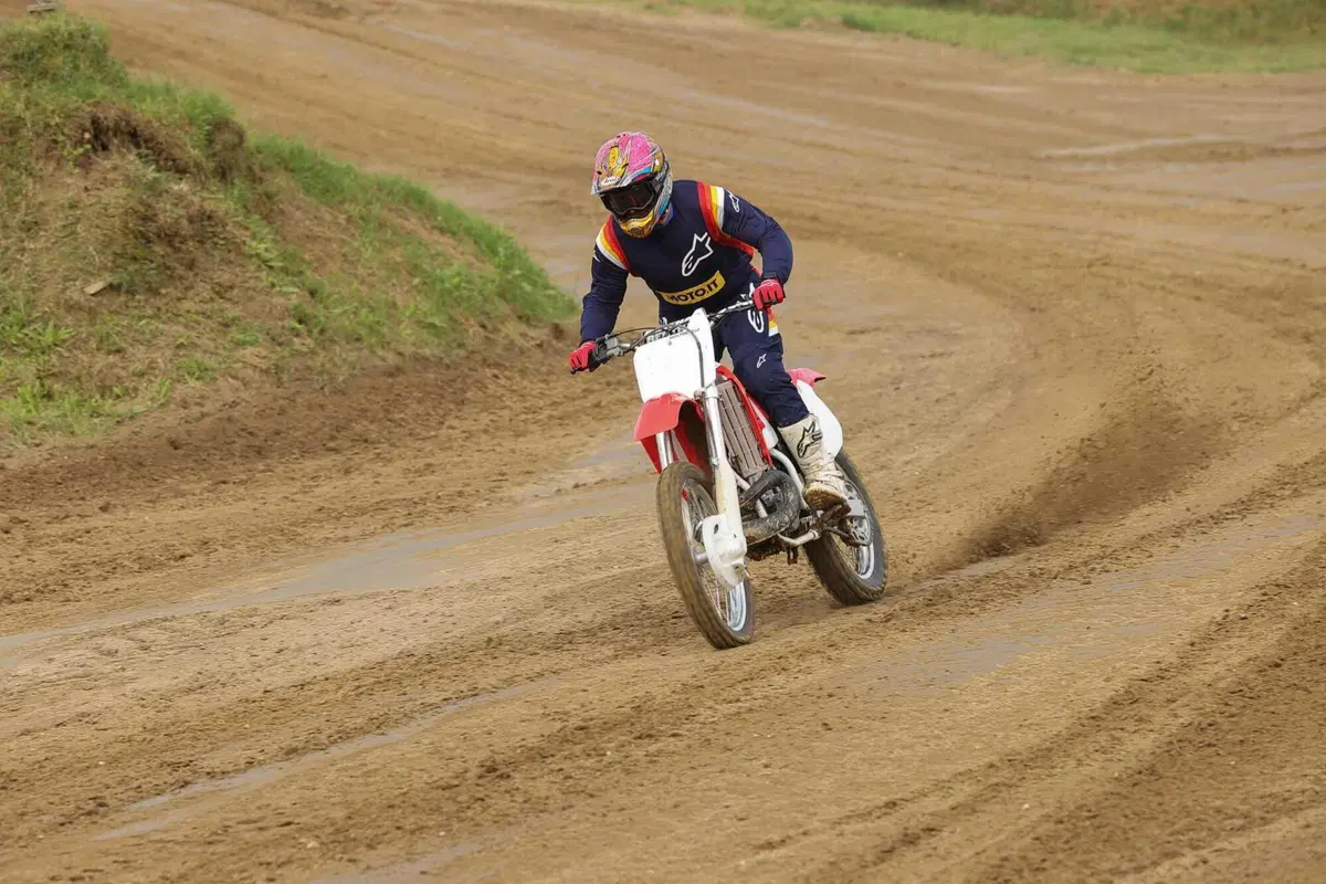 Honda CR500R 2001 TEST: la 2 tempi più spaventosa (e bella) di sempre! (20)