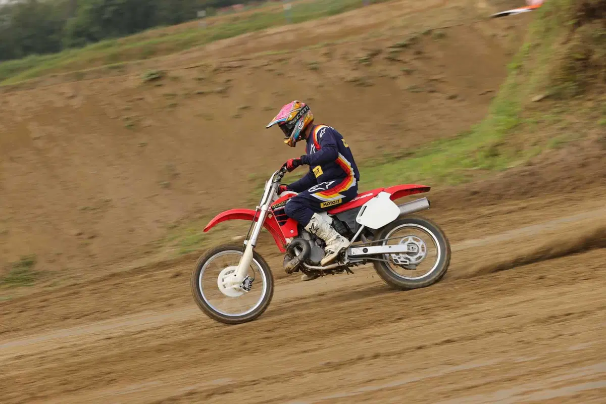 Honda CR500R 2001 TEST: la 2 tempi più spaventosa (e bella) di sempre! (23)