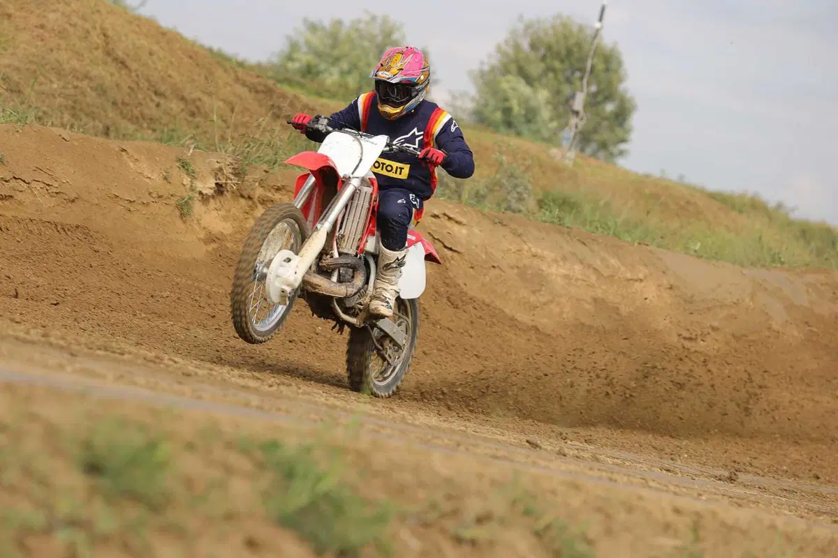 Honda CR500R 2001 TEST: la 2 tempi più spaventosa (e bella) di sempre! (24)