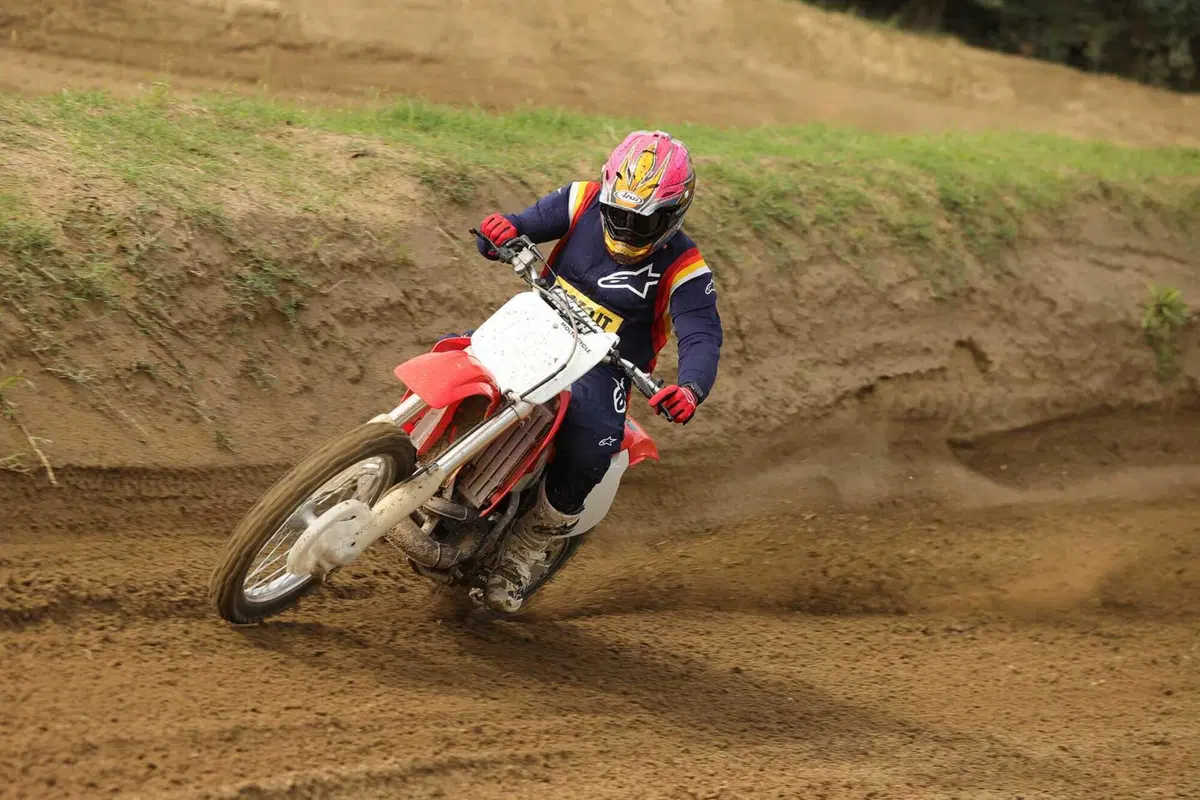 Honda CR500R 2001 TEST: la 2 tempi più spaventosa (e bella) di sempre! (25)