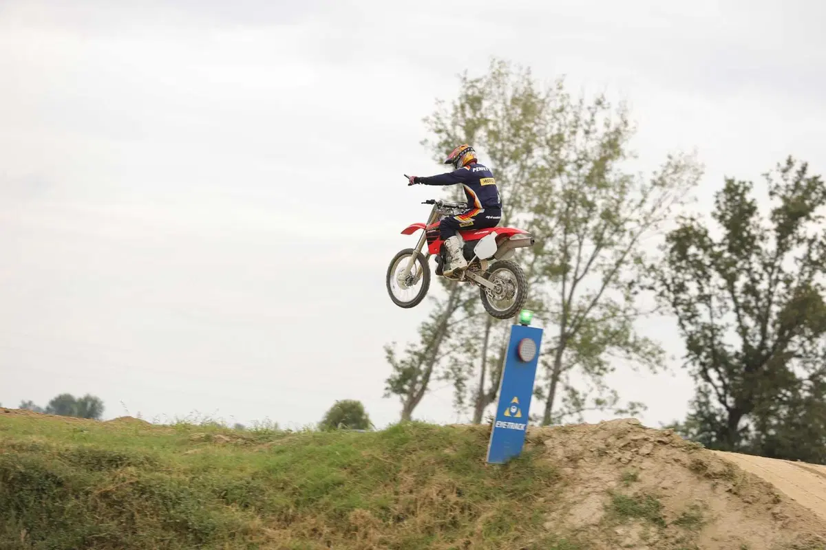 Honda CR500R 2001 TEST: la 2 tempi più spaventosa (e bella) di sempre! (28)
