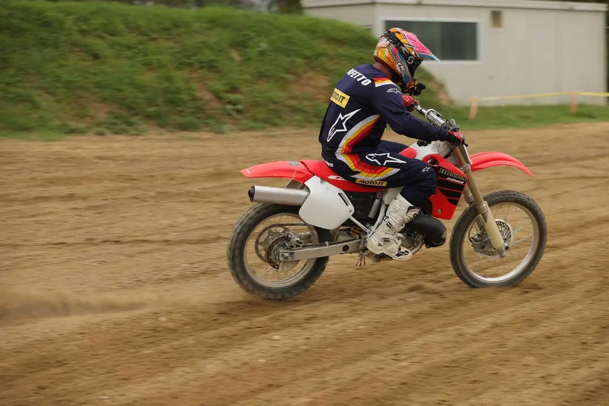 Honda CR500R 2001 TEST: la 2 tempi più spaventosa (e bella) di sempre! (33)