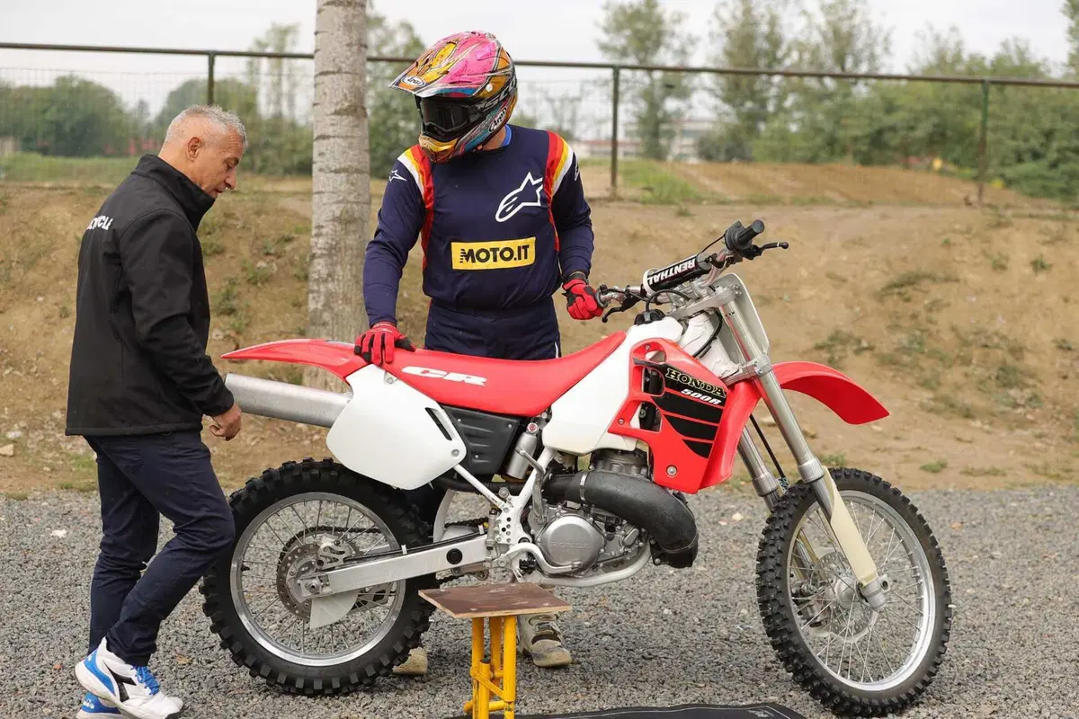 Honda CR500R 2001 TEST: la 2 tempi più spaventosa (e bella) di sempre!
