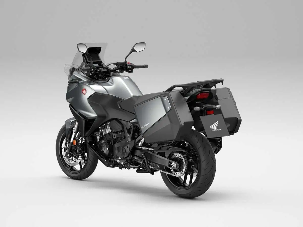 Honda NT1100 pensa già al 2024: nuove colorazioni per la touring più venduta d'Europa (3)