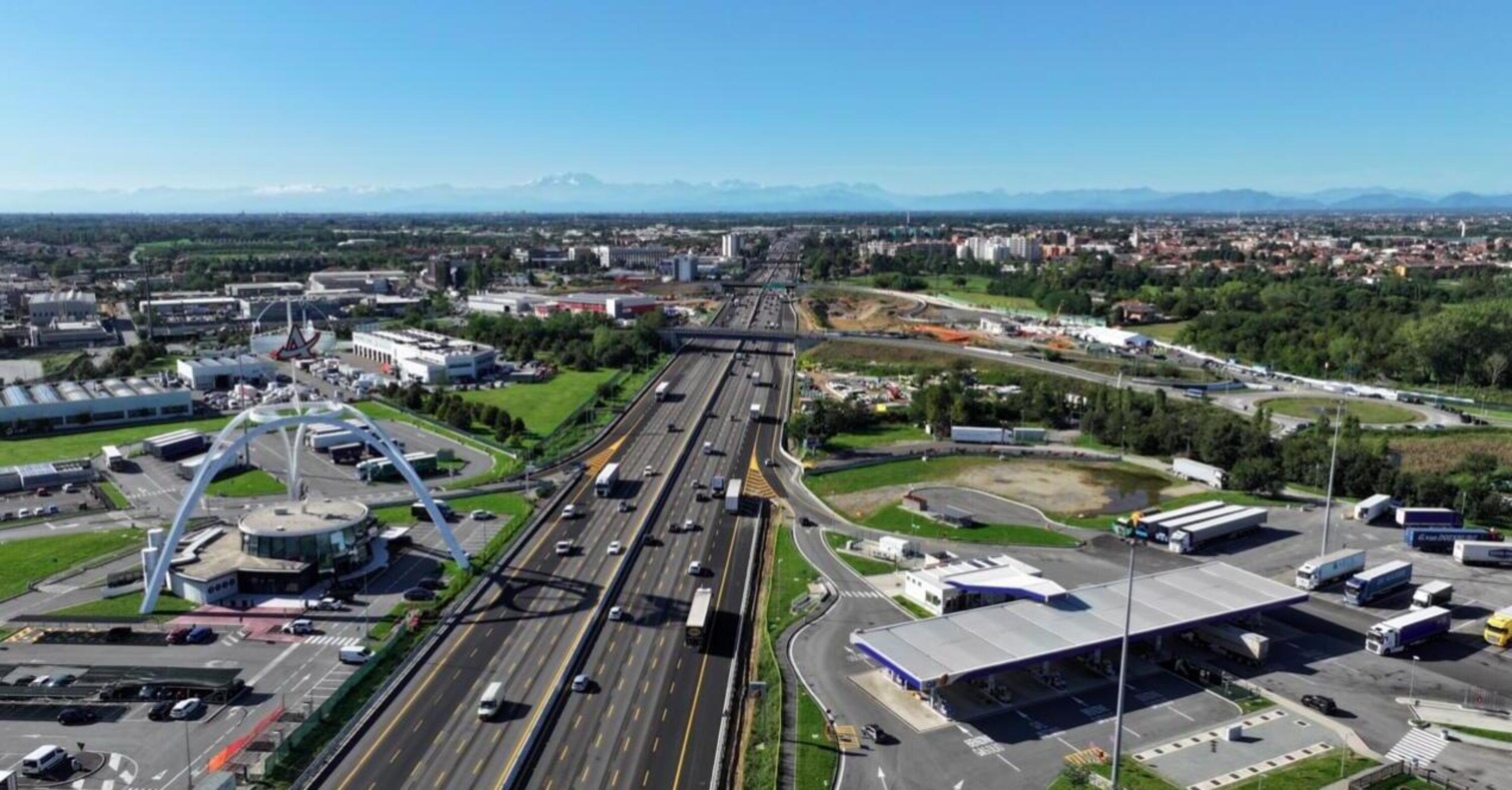 Inaugurata la quinta corsia dell&#039;autostrada A8 Milano-Laghi: &egrave; la prima in Italia [VIDEO]