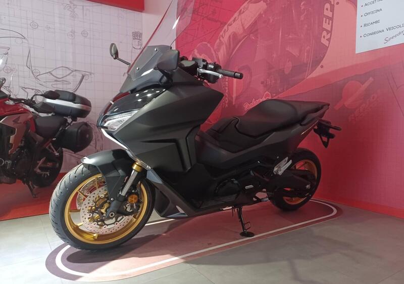 Vendo Honda Forza 750 DCT Special Edition 2024 nuova a Arezzo