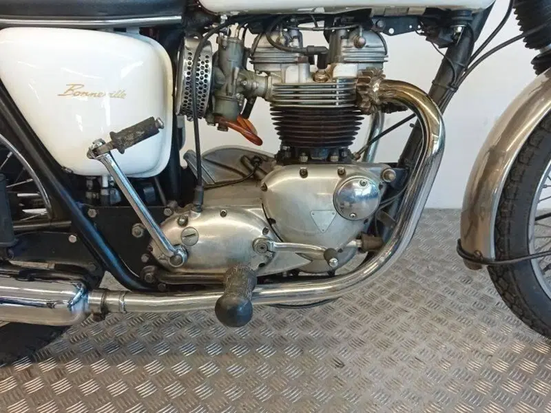 Triumph T 120R (11)