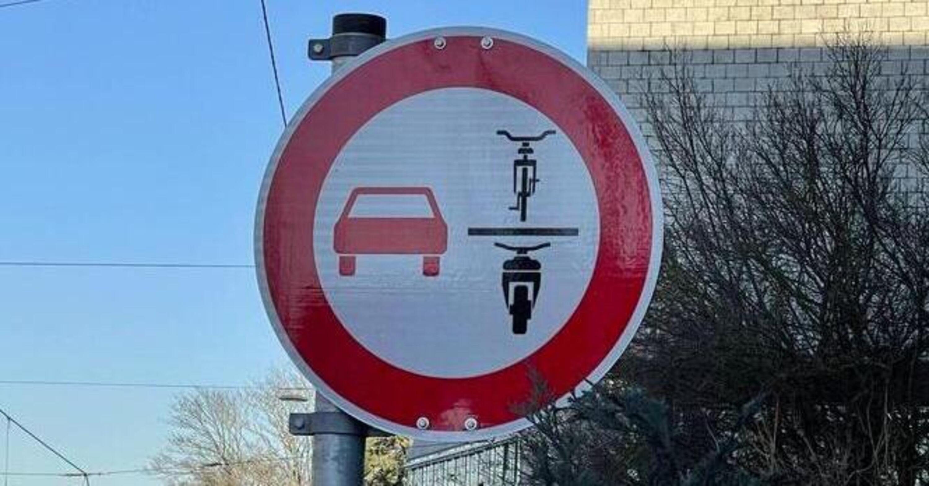 Sicurezza stradale, in Germania c'&egrave; il cartello che vieta il sorpasso di bici e moto. E in Italia?
