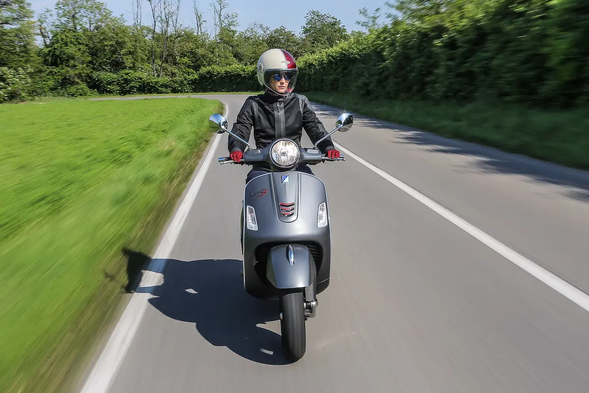 Vespa GTS 300 SuperSport (5)