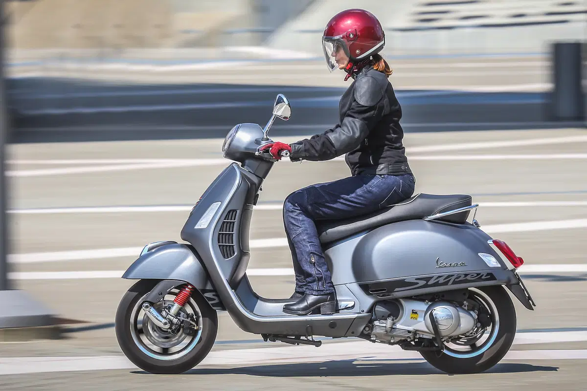 Vespa GTS 300 SuperSport (6)
