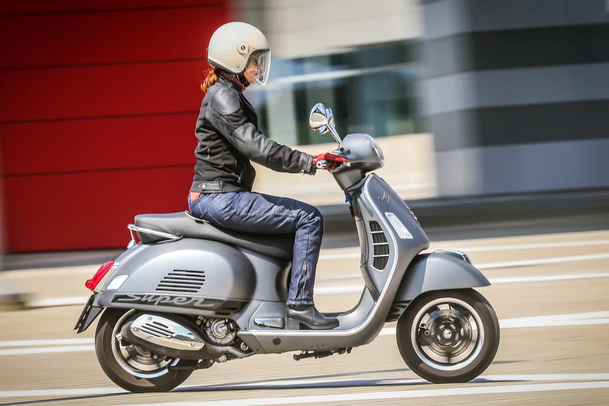 Vespa GTS 300 SuperSport (7)