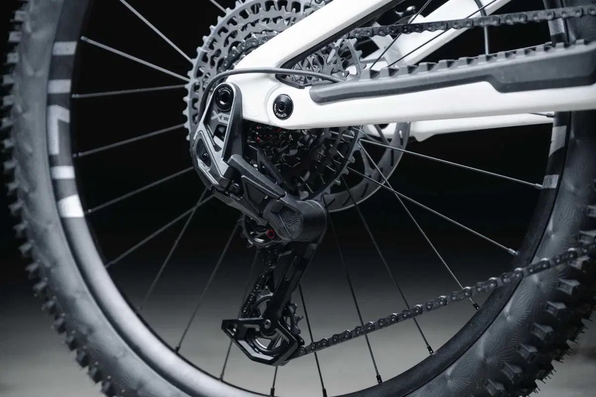 Il primo motore di SRAM con cambio automatico! Abbiamo provato il nuovo Eagle Powertrain [VIDEO e GALLERY] (12)