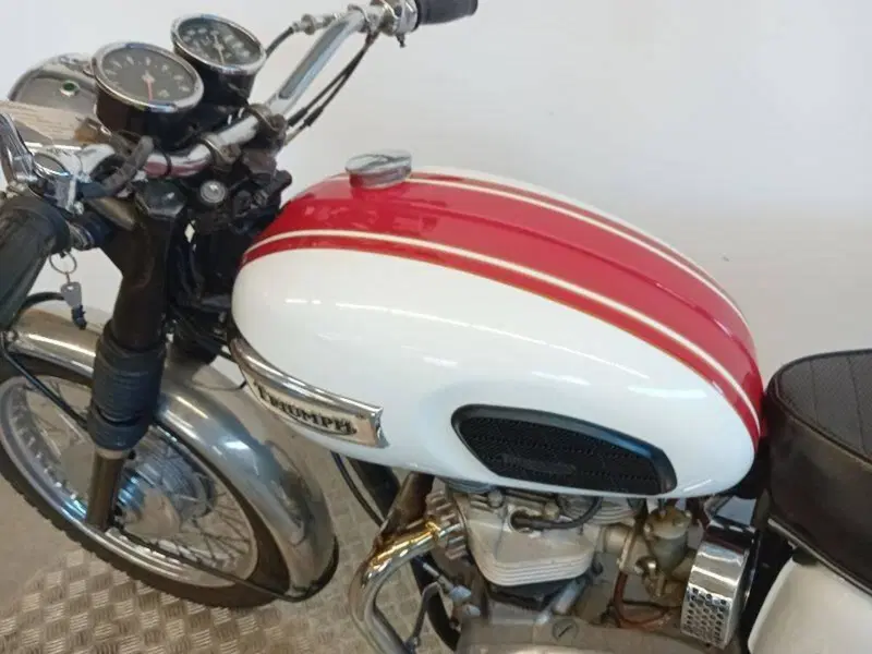 Triumph T 120R (7)