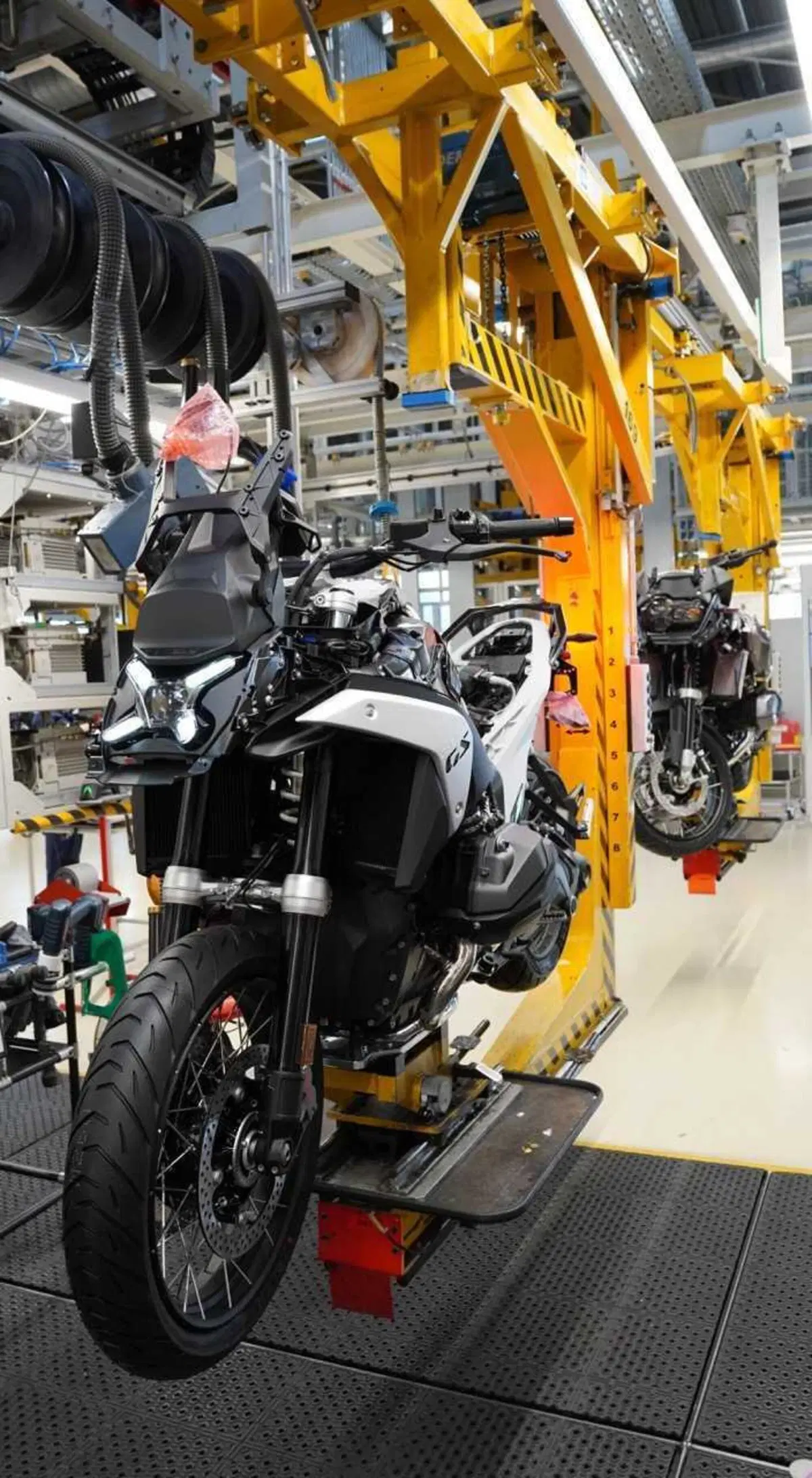 Nuova BMW R1300GS 2024: presentazione LIVE, com'è fatta. Che bomba! (145)