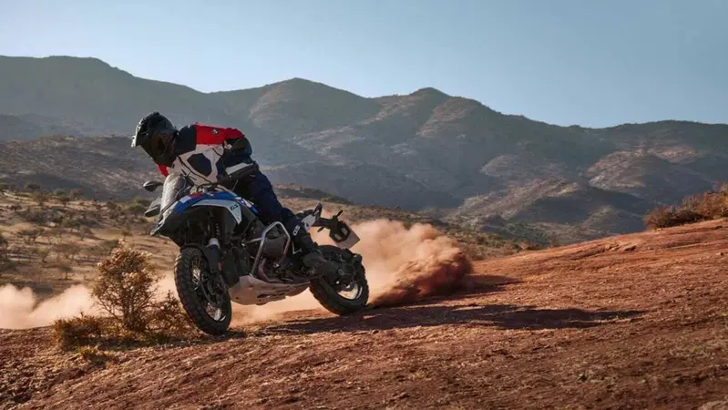 Nuova BMW R1300GS 2024: com'&egrave; fatta, il prezzo, le caratteristiche tecniche. Che bomba! [VIDEO e GALLERY]