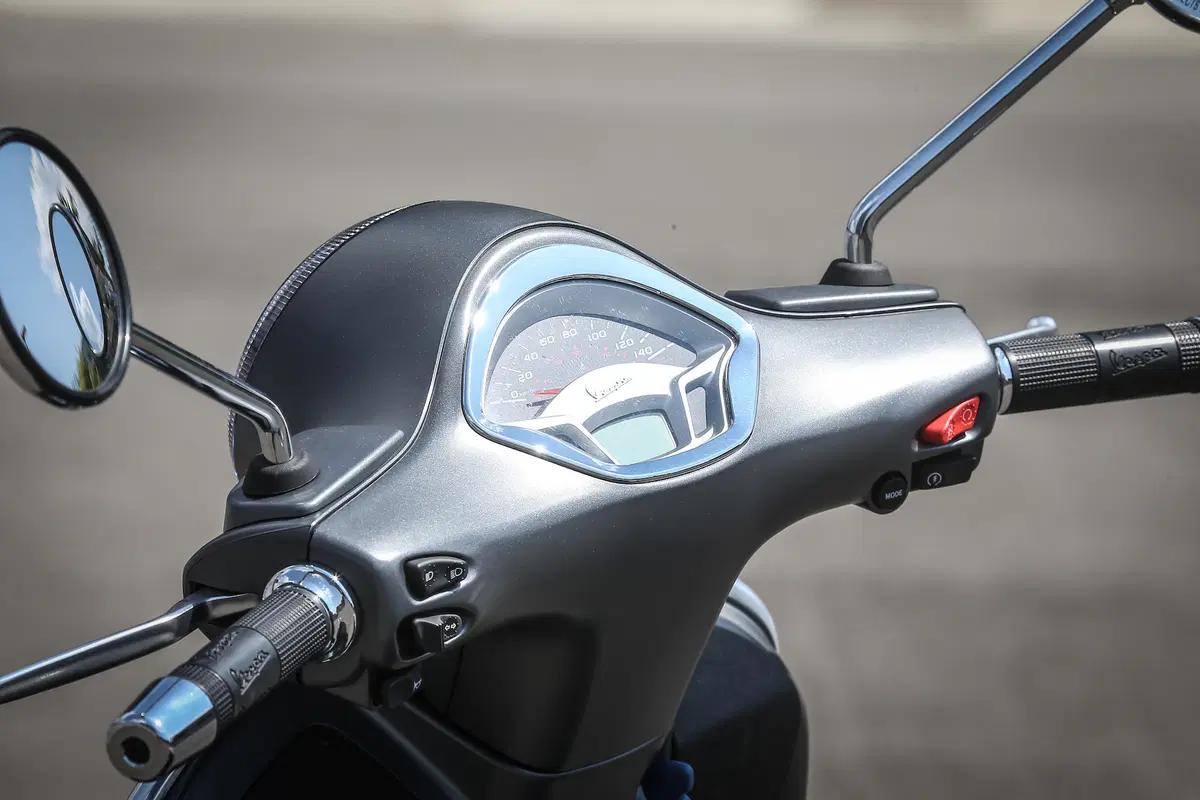 Vespa GTS 300 SuperSport (31)