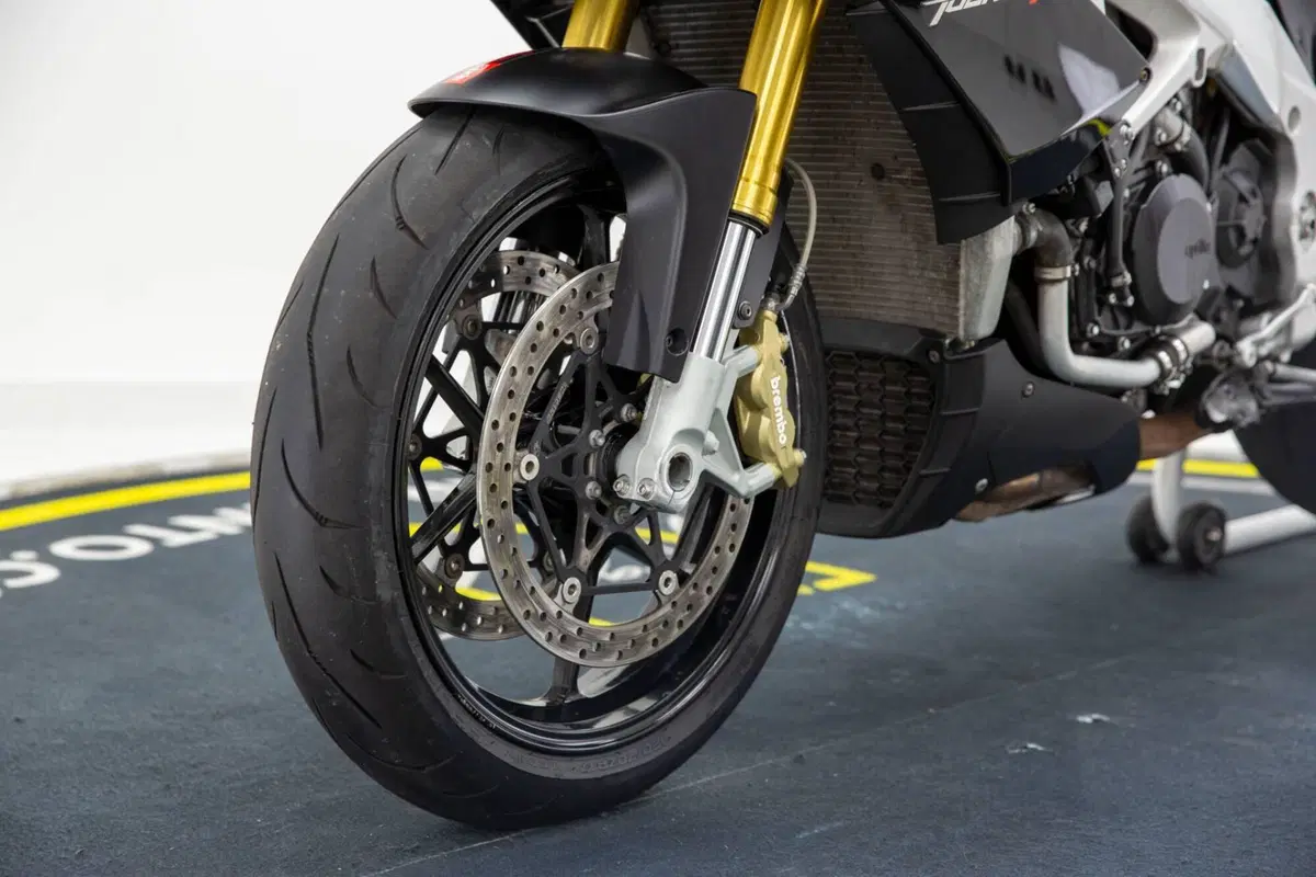 Aprilia Tuono V4 R (2011 - 15) (10)