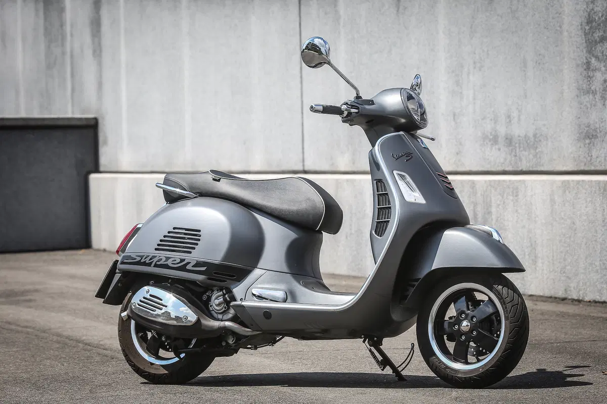 Vespa GTS 300 SuperSport (27)