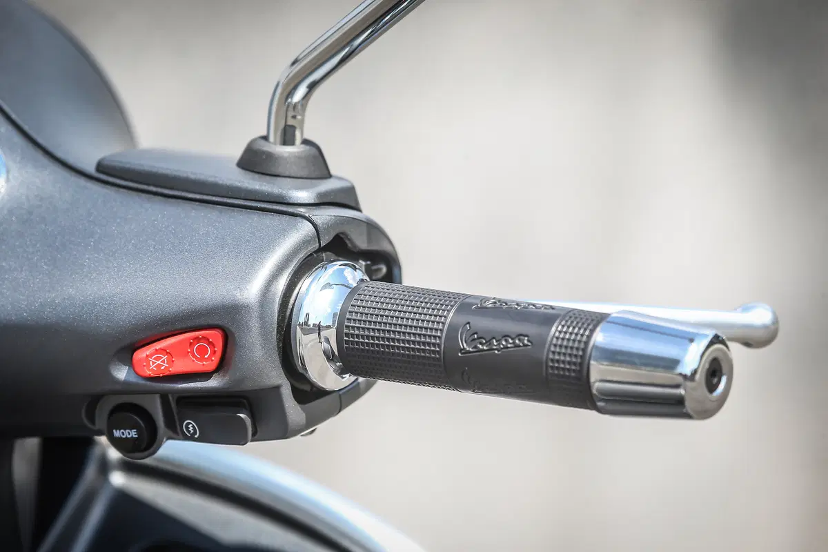 Vespa GTS 300 SuperSport (33)