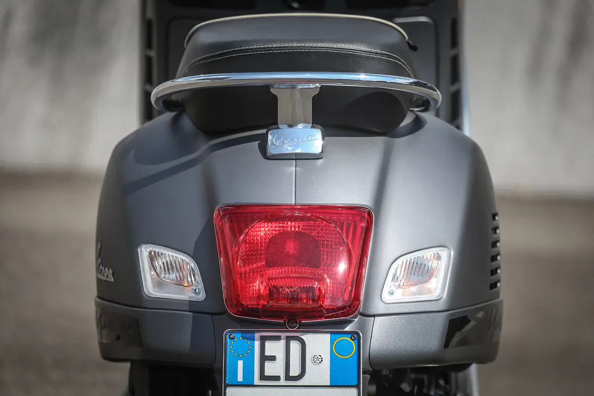 Vespa GTS 300 SuperSport (35)