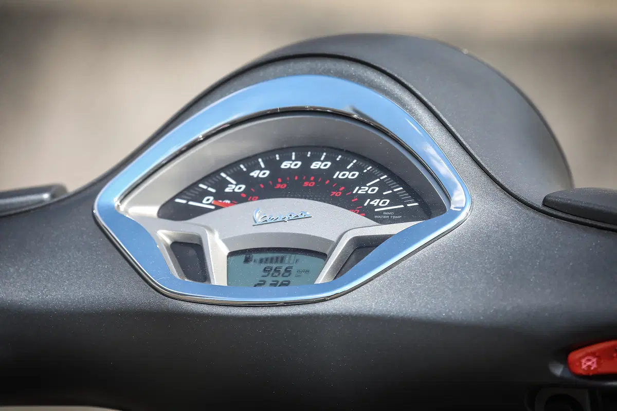 Vespa GTS 300 SuperSport (36)