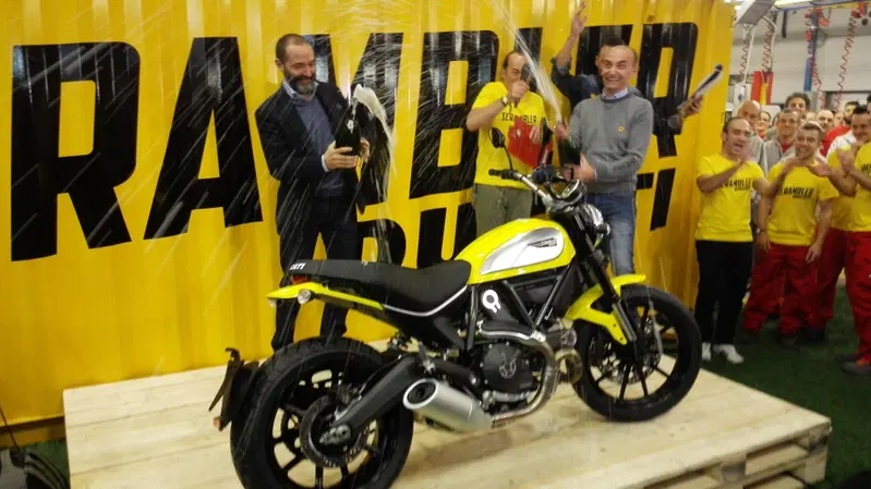 Claudio Domenicali "tiene a battesimo" la prima Scrambler