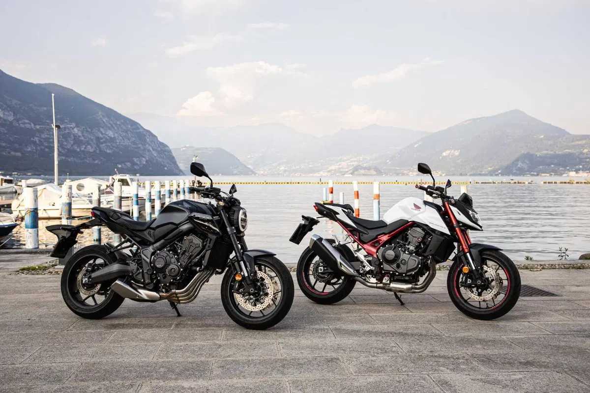 Honda CB650R vs CB 750 Hornet: Duello in famiglia (2)