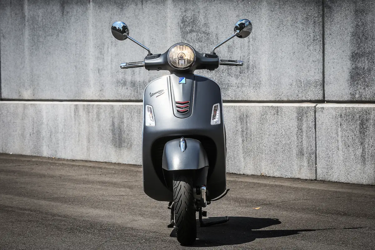 Vespa GTS 300 SuperSport (21)