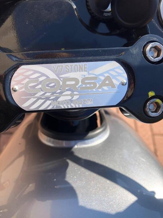 Moto Guzzi V7 Stone Corsa (2023 - 24) (2)