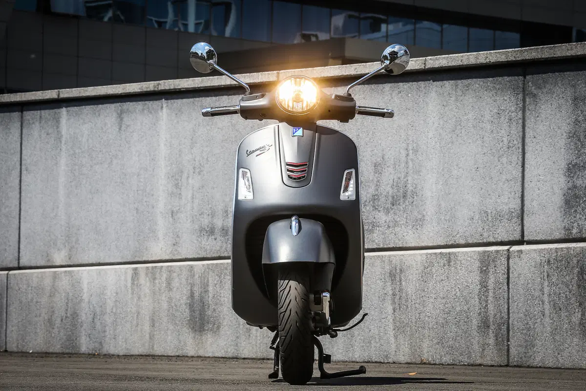 Vespa GTS 300 SuperSport (24)