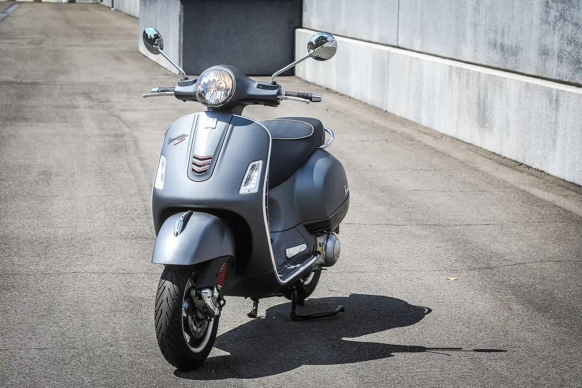 Vespa GTS 300 SuperSport (23)