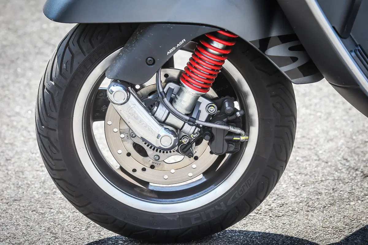 Vespa GTS 300 SuperSport (48)