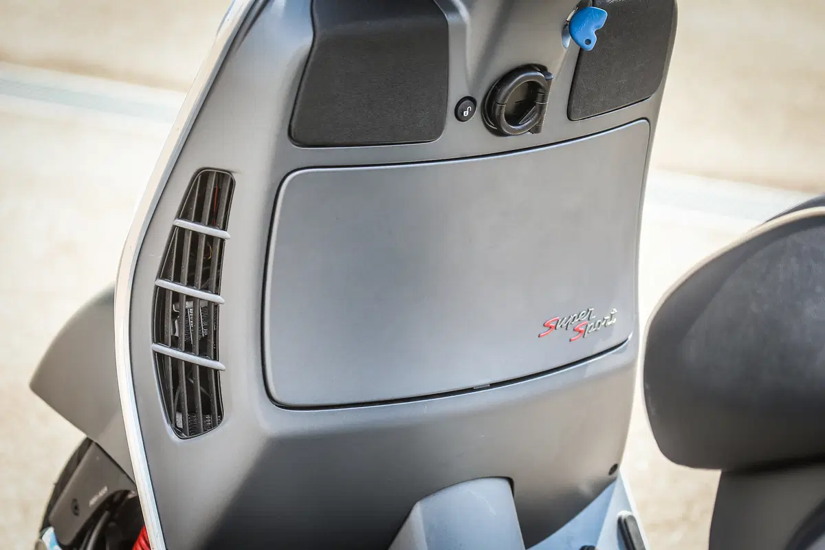 Vespa GTS 300 SuperSport (49)