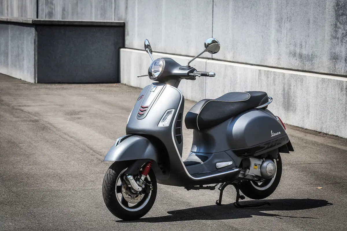 Vespa GTS 300 SuperSport (25)