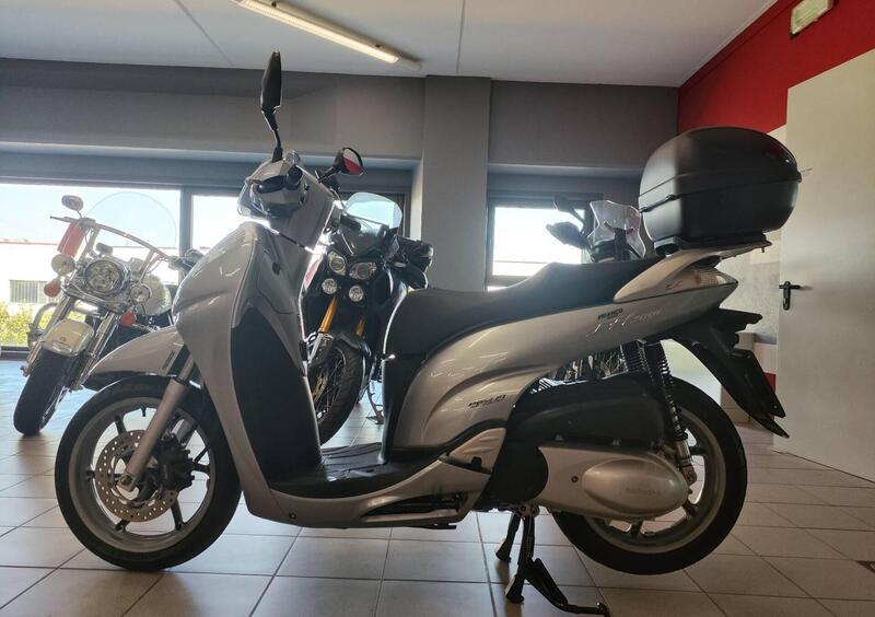 Vendo Honda SH 300 i (2006 - 10) usata a Cuneo (codice 9160874