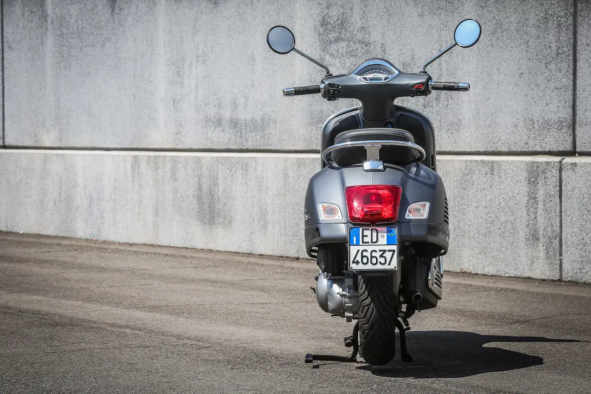 Vespa GTS 300 SuperSport (26)