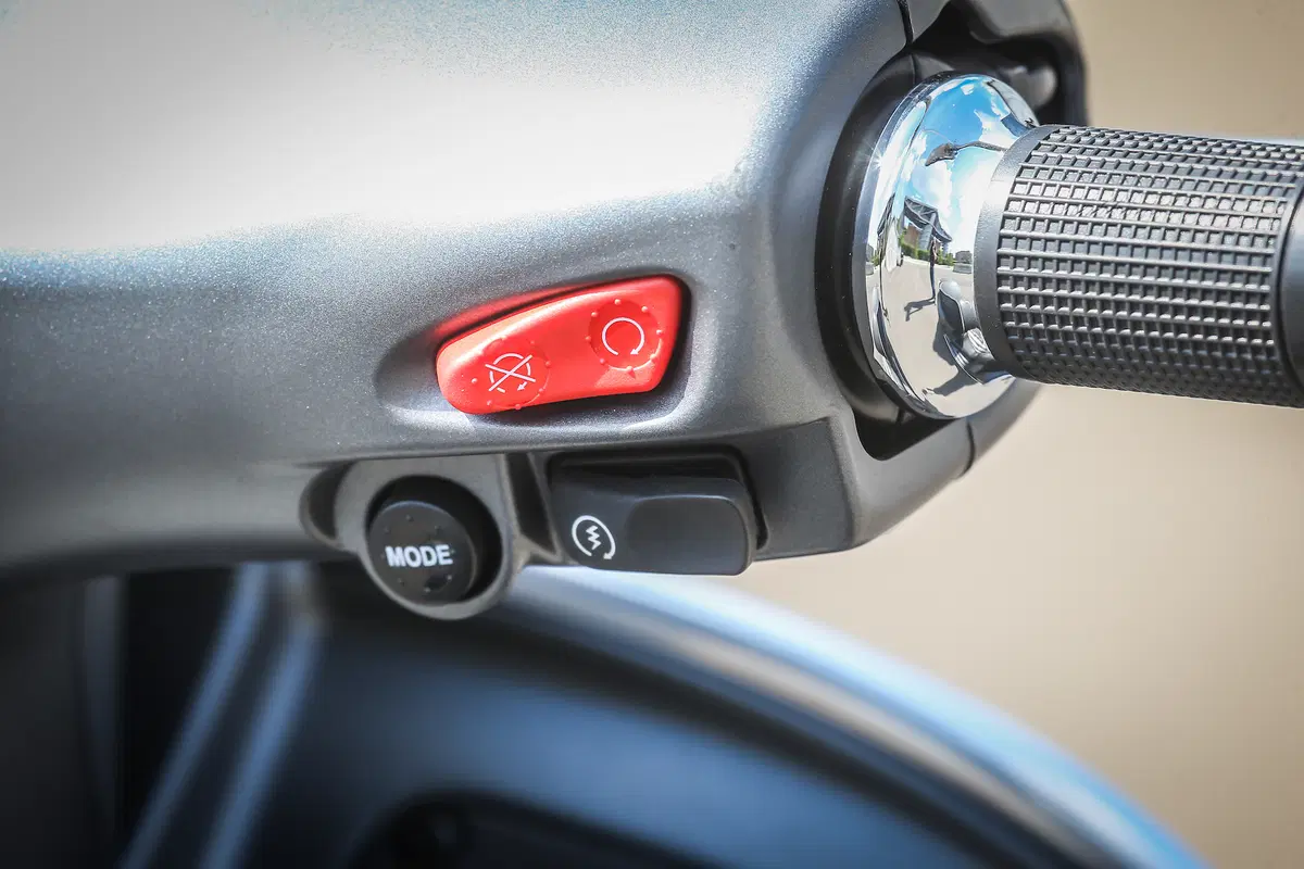 Vespa GTS 300 SuperSport (64)