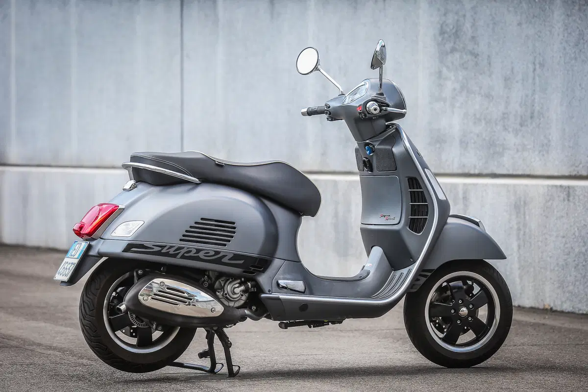 Vespa GTS 300 SuperSport (22)