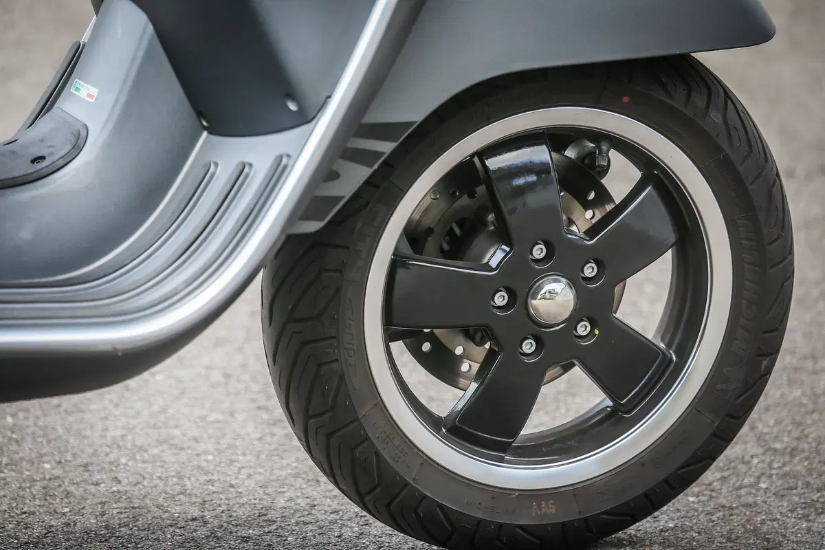 Vespa GTS 300 SuperSport (69)