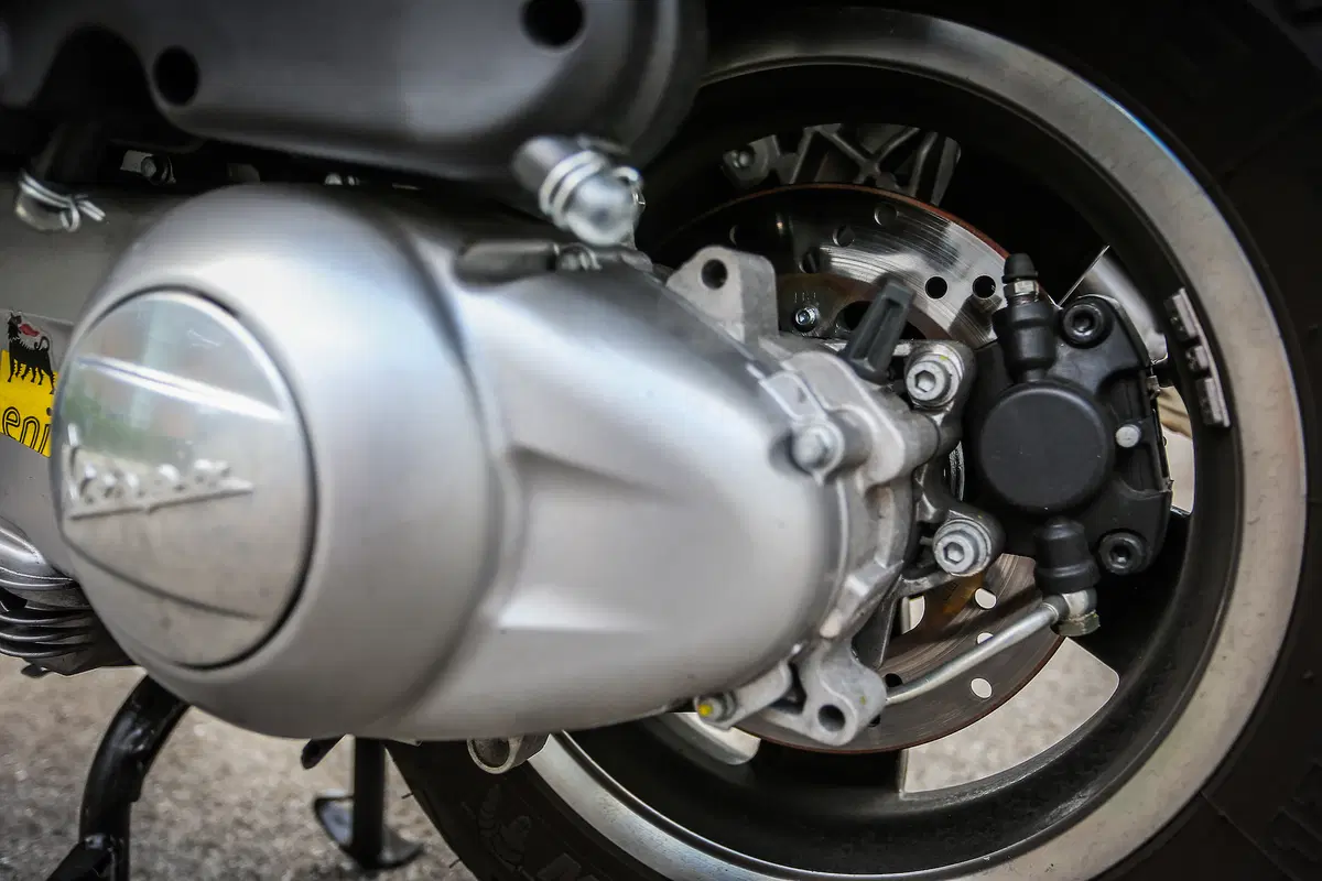 Vespa GTS 300 SuperSport (70)