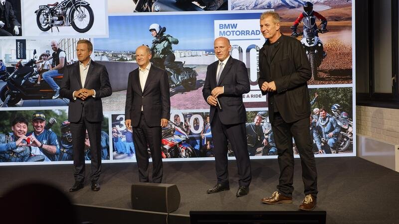 BMW Motorrad Welt: la nuova sede apre le porte per il centenario [GALLERY]