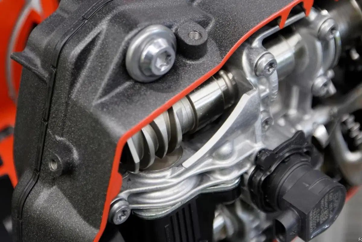 Dentro al motore della GS 1300 (6)