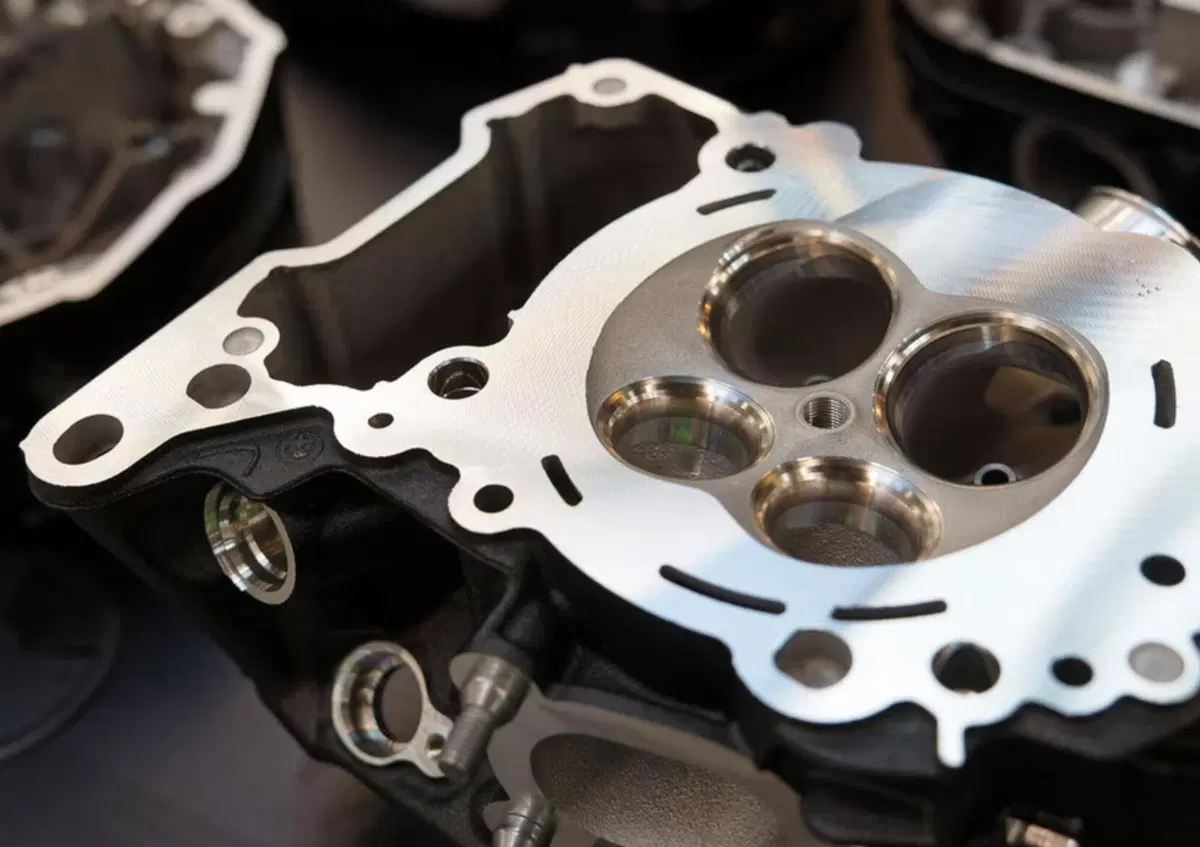Dentro al motore della GS 1300 (2)
