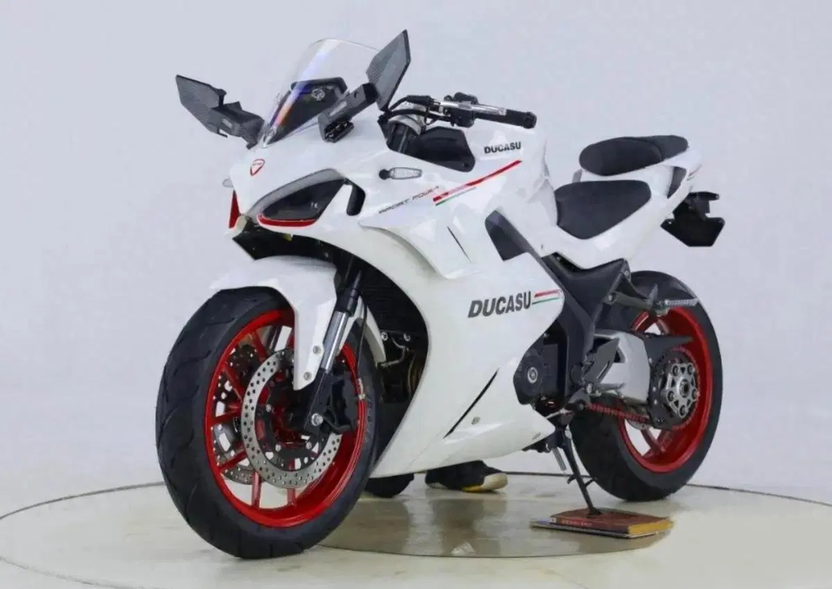 Senza vergogna: Ducasu DK400