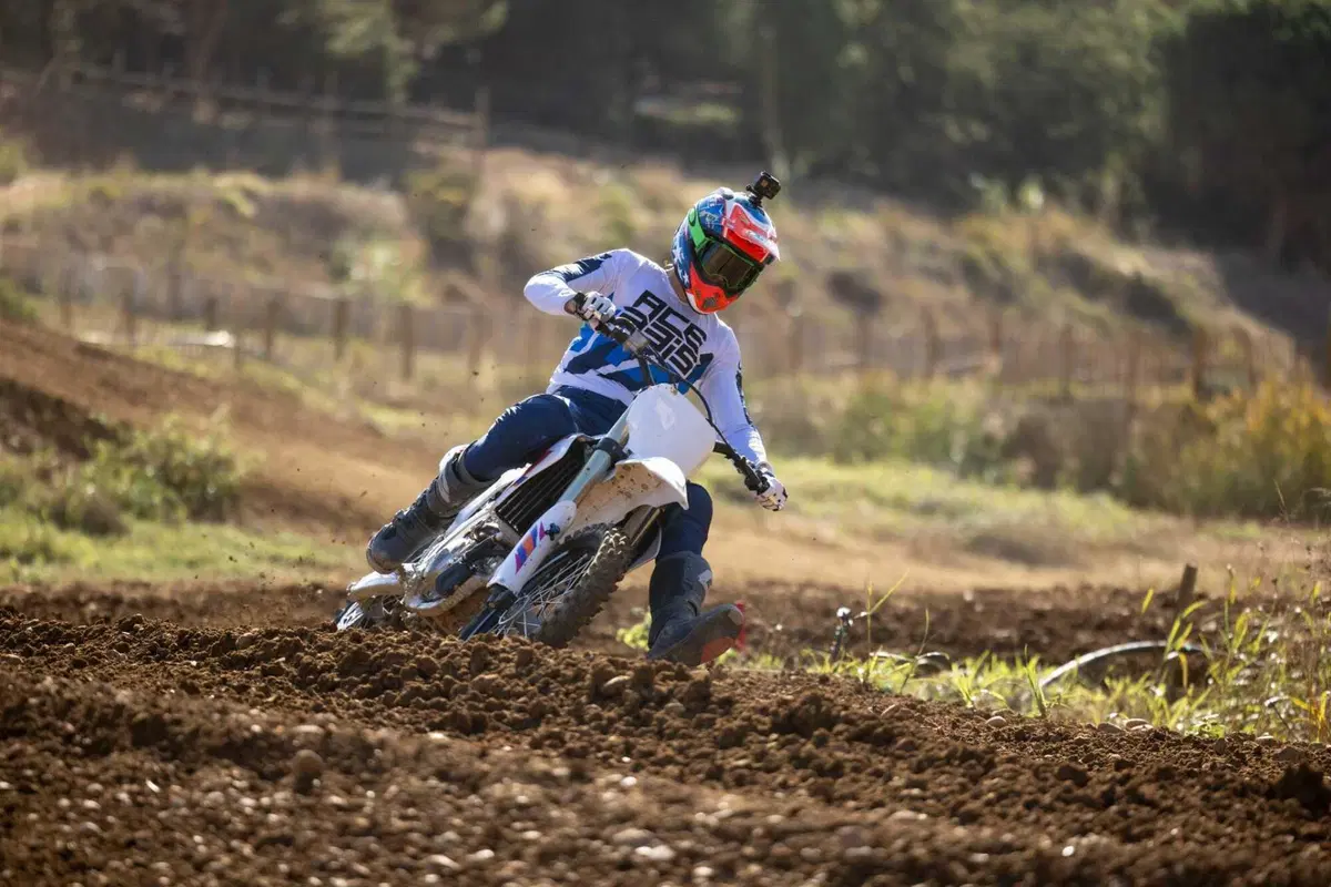 Yamaha YZ250F 2024: tanta confidenza in sella (4)