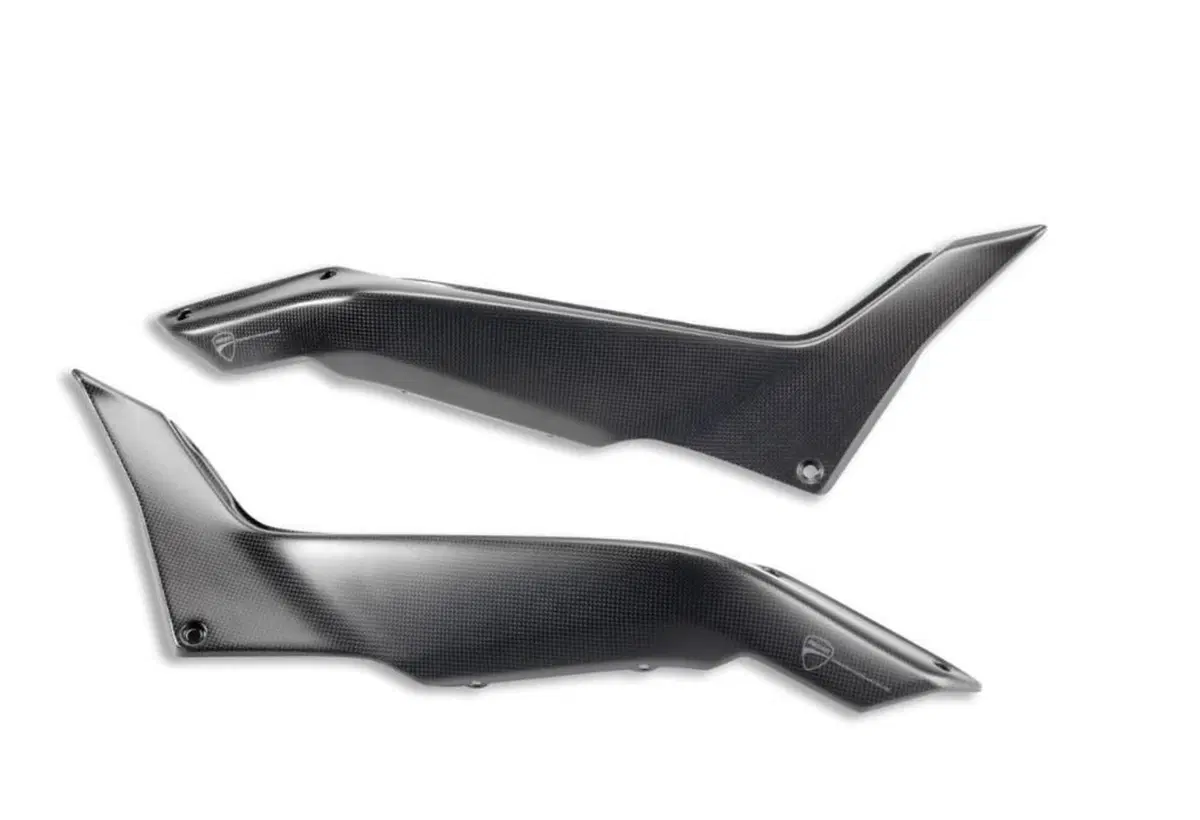 Fasce laterali sottosella in carbonio. Ducati