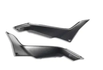 Fasce laterali sottosella in carbonio. Ducati