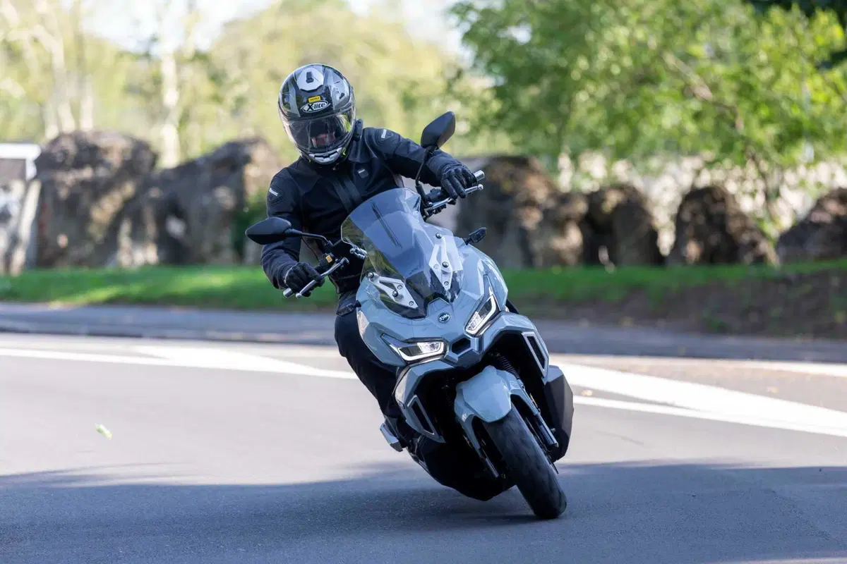 SYM ADX 125: Pensare in grande