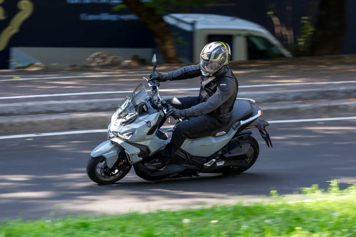 SYM ADX 125: Pensare in grande (5)